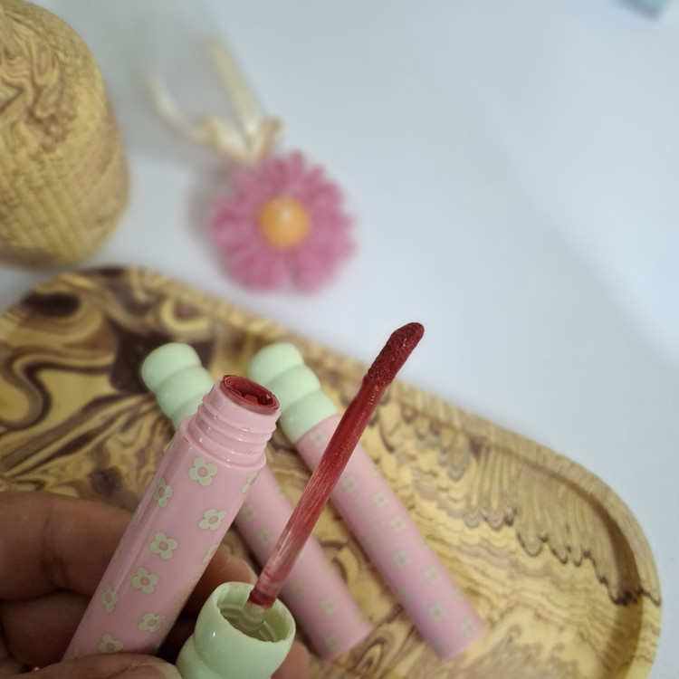 رژلب مایع مارشمالو یاکیس نرم و مخملی رنگای های نود و کاربردی